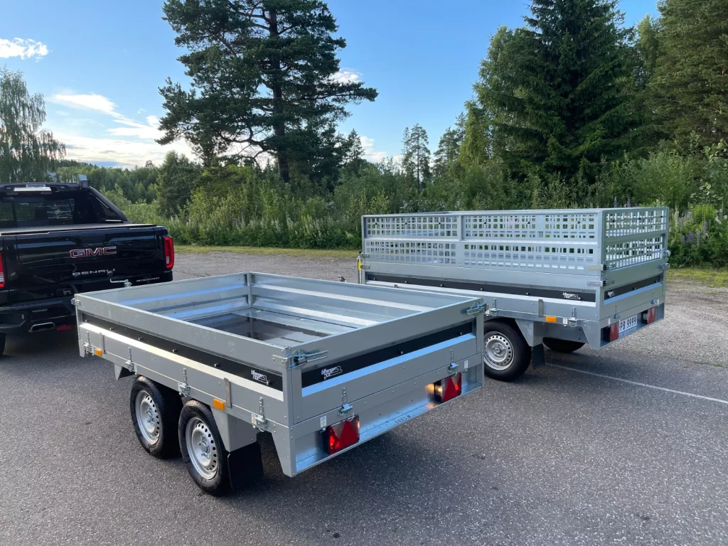 Praktisk tilhenger fra Ebeco NOR-TRAILER. Robust 2-tonns varehenger med 1635 kg lastekapasitet, automatisk nesehjul, leddlys og forsterket ramme.